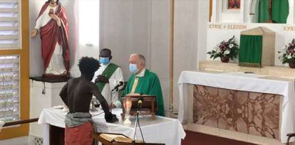 Fotograma de la grabación de la misa celebrada el 7 de noviembre en Guyana.