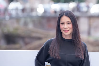 La protagonista de 'Los ángeles de Charlie', Lucy Liu, fue madre soltera en 2015. Su hijo —llamado Rockwell Lloyd Liu— nació a través de un vientre de alquiler. “Simplemente, me pareció la decisión acertada para mí porque estaba trabajando y no sabía cuándo iba a poder parar. Decidí que probablemente era la mejor solución para mí, y resultó ser increíble”, contó en una entrevista.