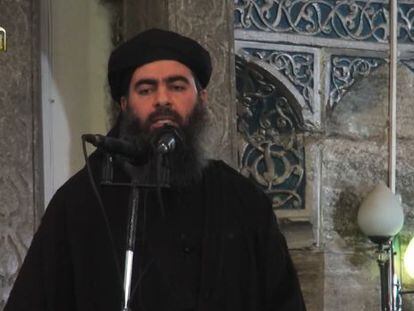 Fotograma del vídeo difundido en el que aparece supuestamente el jefe del EIIL, Abubaker al Bagdadi.