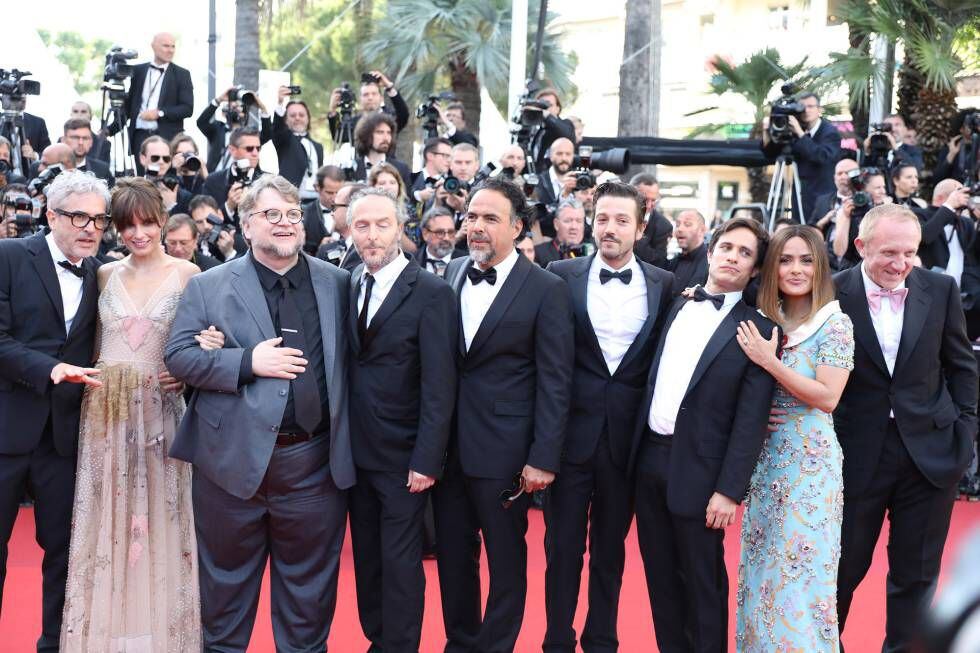 El 'dream team' del cine mexicano posa en la alfombra roja de Cannes.