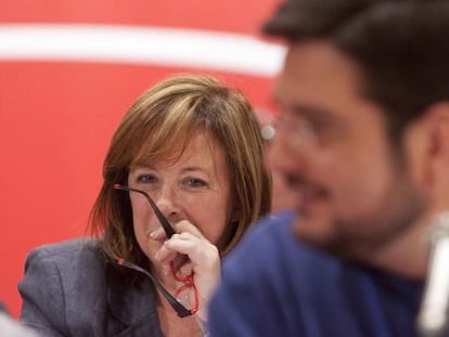 La coordinadora general de EUPV, Marga Sanz, durante la asamblea. En primer Plano, el diputado Ignacio Blanco.