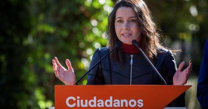 In&eacute;s Arrimadas durante la rueda de prensa que ha ofrecido en Jerez.