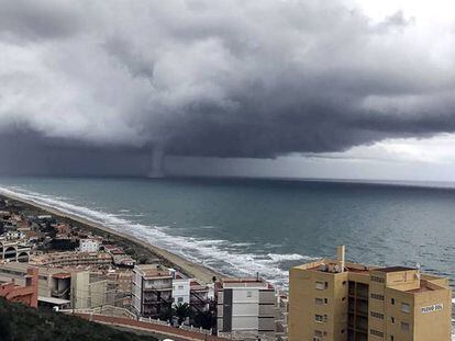Imagen del tornado frente a la costa de Valencia.