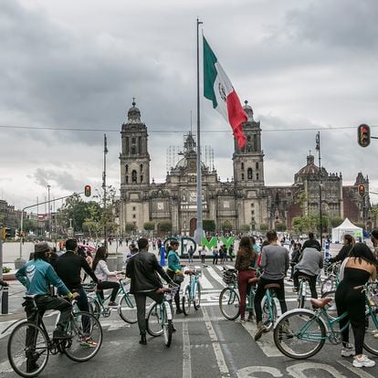 13 de Mayo 2021 - Un recorrido de bicicleta en la colonia Centro Hist—rico en el Zocalo de la Ciudad de Mexico, Mexico.Foto de Meghan Dhaliwal
