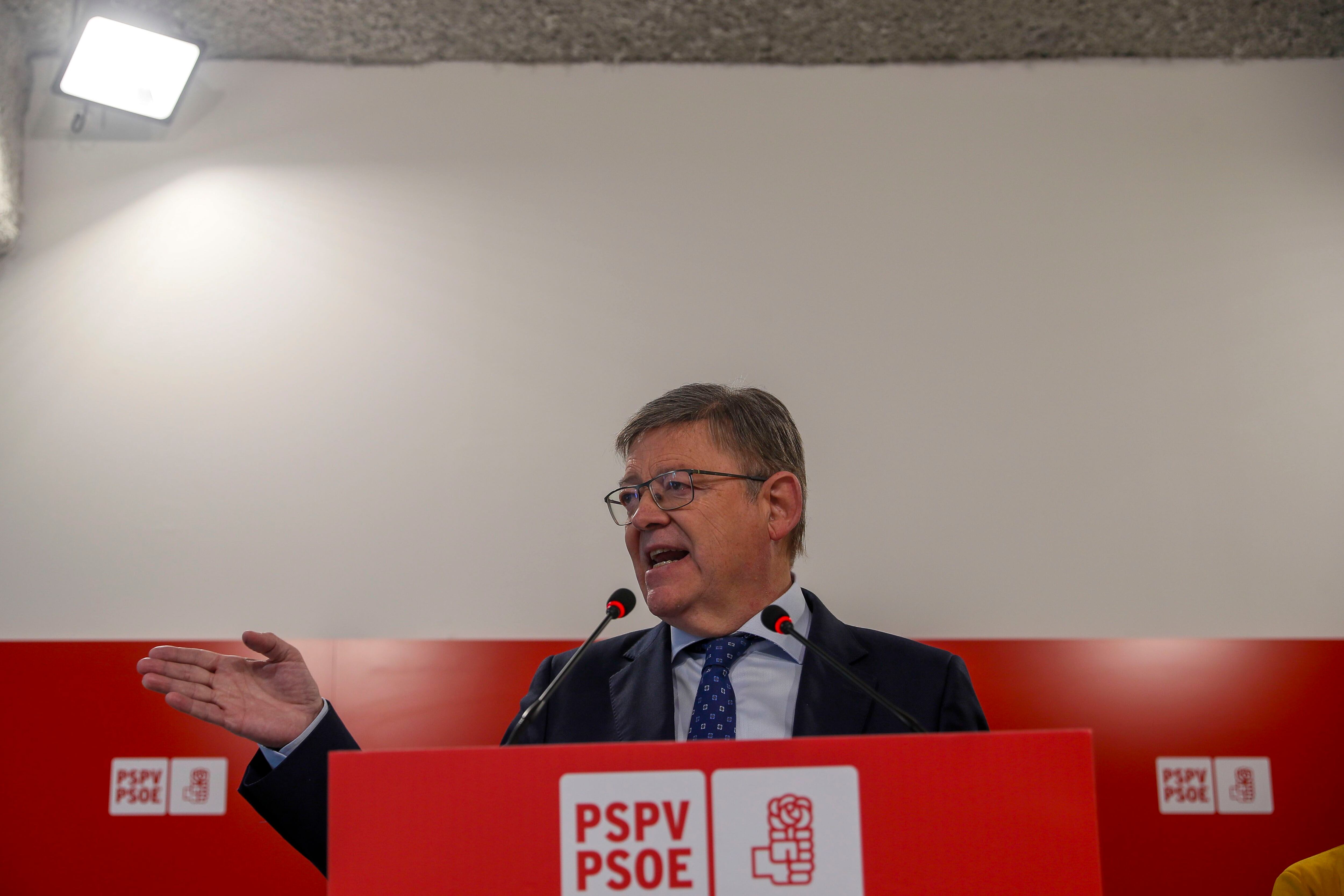 El secretario general de los socialistas valencianos, Ximo Puig, durante la rueda de prensa que ha ofrecido este lunes tras presidir la reunión de coordinación institucional del partido.