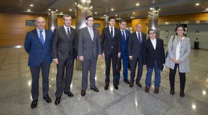 Representantes del Gobierno, las Diputaciones y Eudel, antes de reunirse en el Consejo vasco de Finanzas.