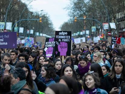 08/03/2020 - Barcelona - ( de Marzo, dia de la Mujer. Manifestacion masiva en las calles de Barcelona. Foto: Massimiliano Minocri