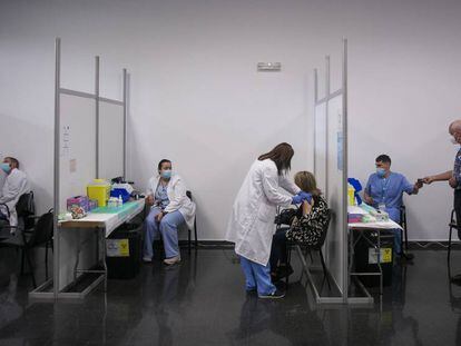 Vacunacions a La Farga, a l'Hospitalet de Llobregat.