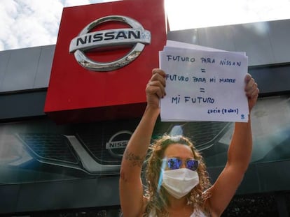 Trabajadores de Nissan protestando ante un concesionario de la marca en Granollers, el pasado mes de mayo.