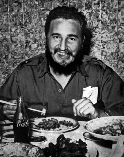 La globalización a la mesa de Fidel Castro, con los dos mayores símbolos gastronómicos del Oriente milenario y del Occidente capitalista. |