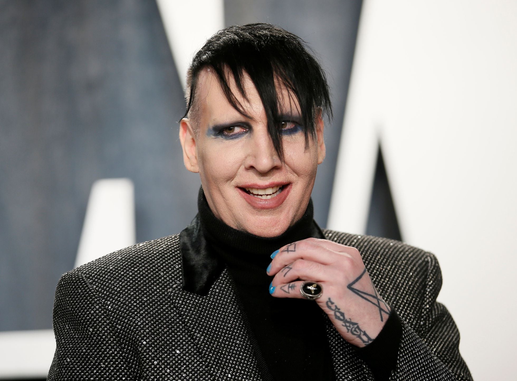 La policía busca pruebas en la casa de Marilyn Manson, acusado de abuso  sexual y violencia machista | Gente | EL PAÍS