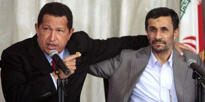 Hugo Ch&aacute;vez y el presidente iran&iacute;, Mahmud Ahmadineyad, en una foto de 2009. 