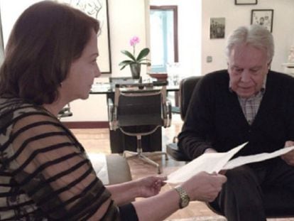 Mitzy Capriles con el expresidente español Felipe González.