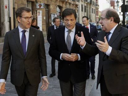 El presidente del Principado de Asturias, con los presidentes de la Xunta de Galicia y de la Junta de Castilla y Le&oacute;n.