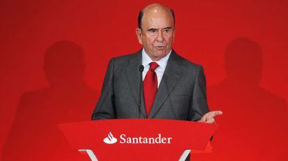 El presidente del Santander, Emilio Bot&iacute;n