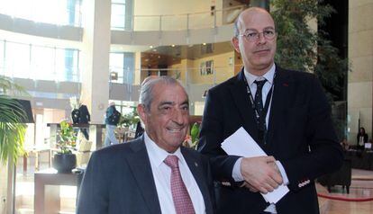 Juan Jos&eacute; Hidalgo, presidente de Globalia, junto a su hom&oacute;logo de Renfe, Pablo V&aacute;zquez.  