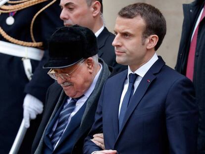 Emmanuel Macron y Mahmud Abbas este viernes en París.