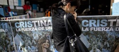 Una partidaria de Cristina a las puertas del hospital.