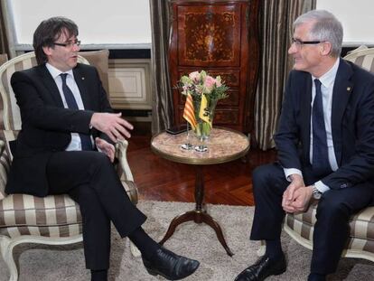 El presidente de Flandes, Geert Bourgeois, junto a Carles Puigdemont, en una reunión en Gante, en 2016.