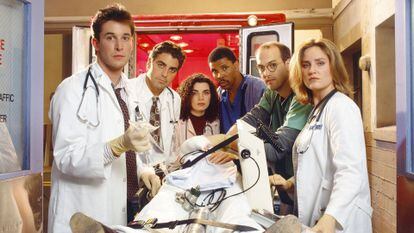 Los seis actores principales de la primera temporada de 'Urgencias'. Desde la izquierda, Noah Wyle, George Clooney, Julianna Margulies, Eriq LaSalle, Anthony Edwards y Sherry Stringfield.
