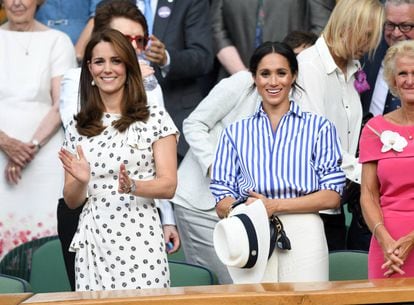 Kate Middleton y Meghan Markle en Wimbledon asistieron juntas a la final femenina del torneo de tenis. Ha sido su primer acto en solitario.