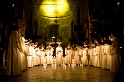 The group Schola Antiqua, in a performance in the cathedral of Plock, in Poland.