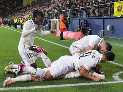 Los jugadores del Real Madrid celebran el gol de Ceballos este jueves en Villarreal.