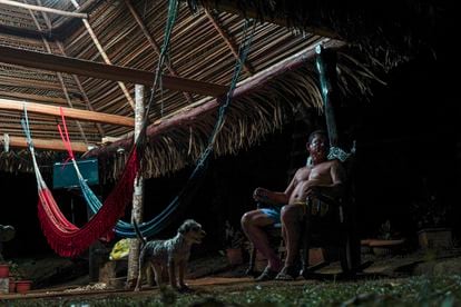 Las familias de una y otra parte del conflicto indígena de Puntarenas permanecen casi totalmente olvidadas por sus conciudadanos mientras esperan que se haga su respectiva versión de justicia tras años de violencia.