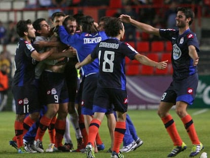 Los jugadores del Depor celebran la victoria ante el N&aacute;stic