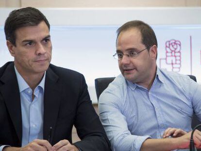 El secretario general del PSOE, Pedro S&aacute;nchez, y el secretario de Organizaci&oacute;n, C&eacute;sar Luna.
