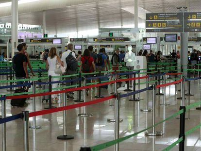 Filtro de seguridad en el aeropuerto de Barcelona El Prat.