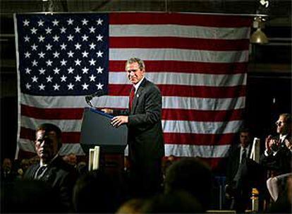 George W. Bush, durante un acto electoral en New Hampshire, en apoyo del candidato republicano a la Cámara de Representantes, John Sununu.