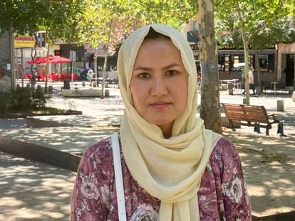La fiscal afgana, Hussnia Bakhtiyari, refugiada en España, durante su entrevista con El País en Madrid, en agosto de 2023