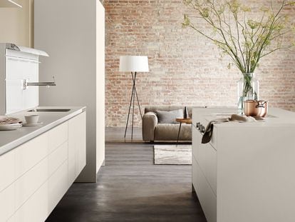 El sistema de cocinas b3 de Bultaup se integra en el espacio doméstico gracias a sus acabados lujosos.