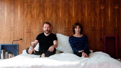 El artista Liam Gillick y Viv Albertine, ex integrante de The Slits, protagonistas de 'Exhibition'.