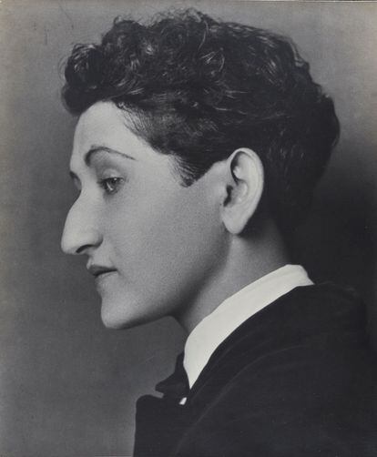 Anita Brenner, fotografiada por Tina Modotti, en torno a 1926.