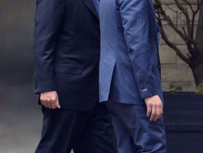 El rey Felipe (izquierda), junto al nacionalista De Wever.