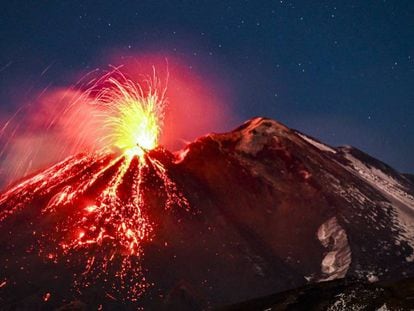 El Etna entra en erupción este sábado 24 de diciembre de 2018.