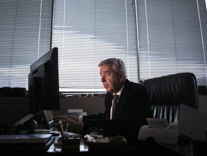 El coronel Sánchez Corbí, en el despacho que ocupaba cuando dirigía la UCO, durante una entrevista que concedió a EL PAÍS, en enero de 2018, meses antes de su cese.