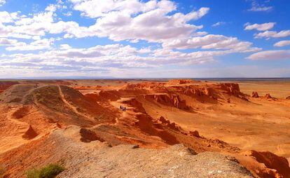 Acantilados de Bayanzag, en el desierto de Gobi (Mongolia).