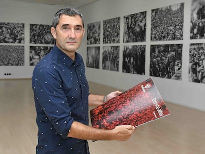 Ernesto Valverde, en la inauguración de la exposición de sus fotografías en Bilbao.