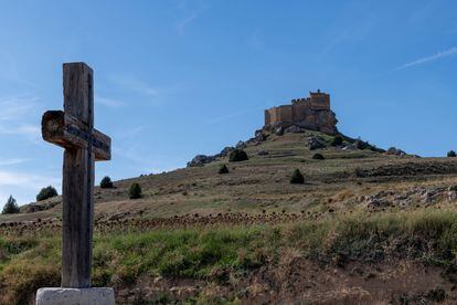 View of the castle from the entrance road to Gormaz.