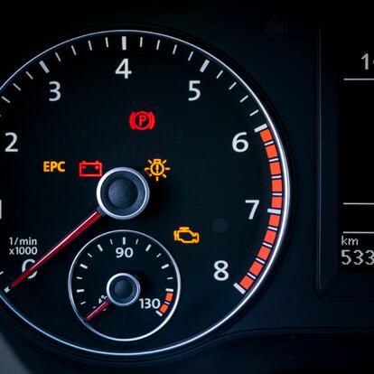 ¿Qué significa que el testigo MIL del coche esté encendido?