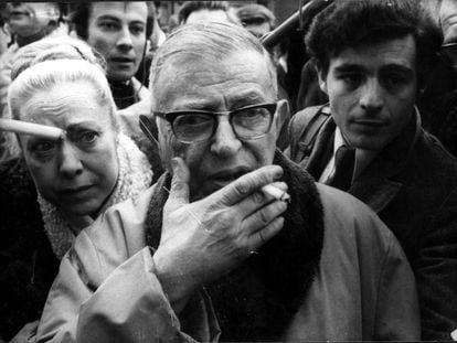Jean-Paul Sartre, durante una manifestación en Francia.