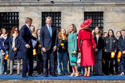 AMSTERDAM, NETHERLANDS - APRIL 17: King Willem-Alexander, Queen Máxima, King Felipe and Queen Letizia during the welcome ceremony.