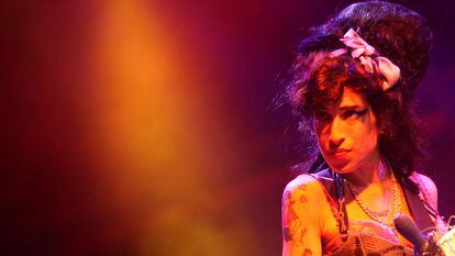 Amy Winehouse durante su actuación en el Bestival de septiembre de 2008, en Newport (Inglaterra).