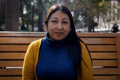 Jenny Alvarez, 32 años, trabaja en un banco en el centro de Santiago, Chile. Va por la opción Rechazo en el plebiscito por la nueva Constitución chilena.