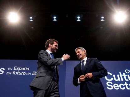 El presidente del PP, Pablo Casado y el expresidente de Francia Nicolas Sarkozy, en la Convención Nacional del PP, este miércoles, en Madrid (España).