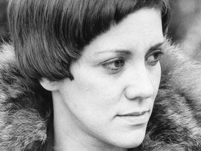 La escritora y periodista Montserrat Roig, retratada por Pilar Aymerich en Barcelona en 1977.