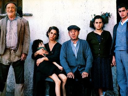 El reparto de 'Los santos inocentes' (1984), dirigida por Mario Camus.